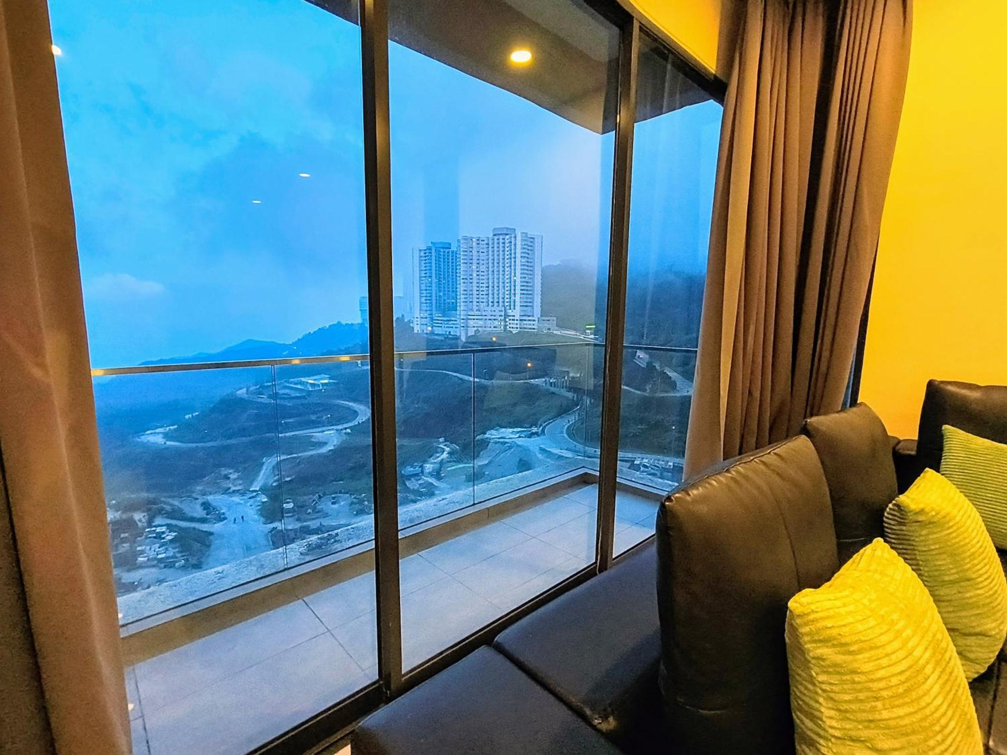 Grand Ion Delemen By Emerald Homes Apartemen *