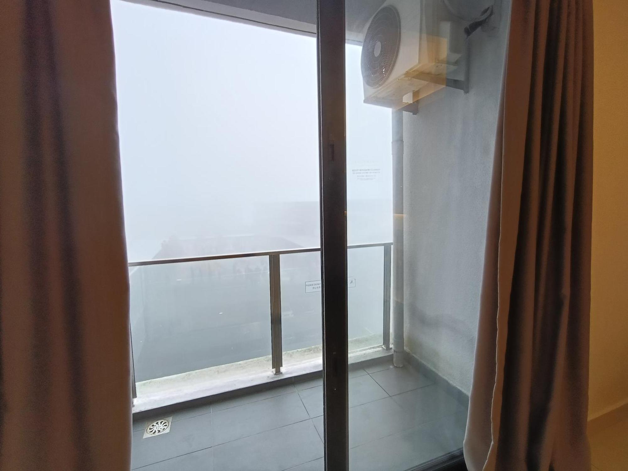 Grand Ion Delemen By Emerald Homes Apartemen *